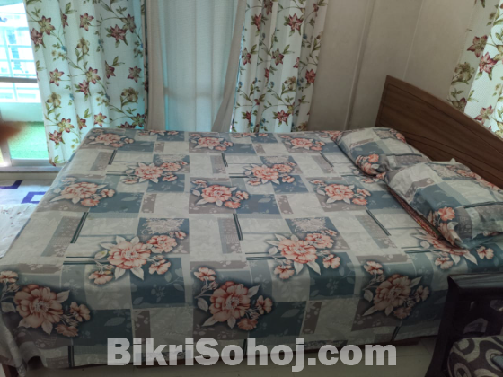 6/5 feet Queen size bed